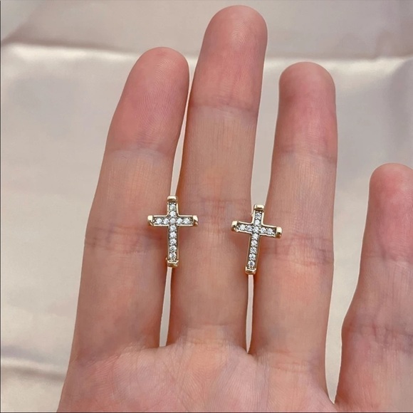 ROSE gold micro pave cross hoop earrings - Picture 4 of 9